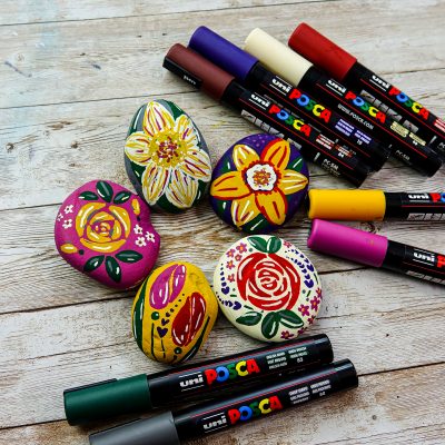 Decorate stones with flower designs in POSCA Deep Colours